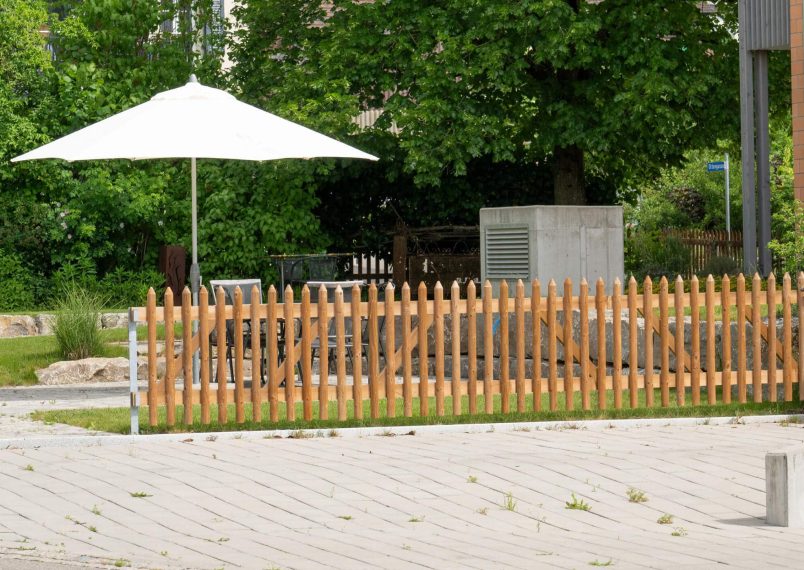 Flora-Gartenbau-Gartenarbeiten-Gartenpflege-5-Mehrfamilienhaus-Hallau
